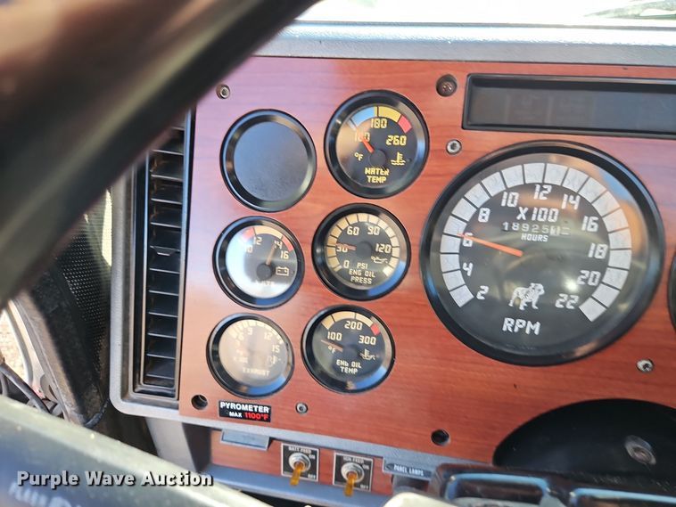 image for item EI8555 1998 Mack CH613 semi truck