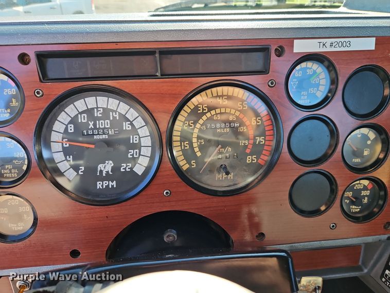 image for item EI8555 1998 Mack CH613 semi truck