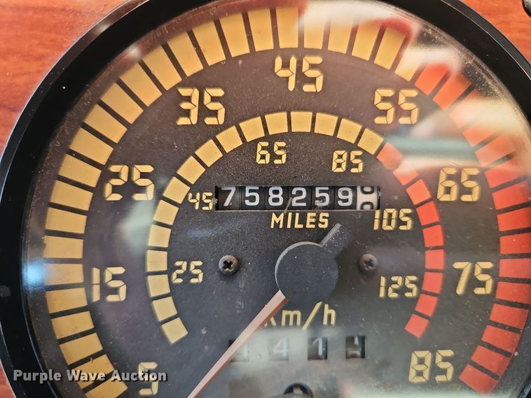 image for item EI8555 1998 Mack CH613 semi truck