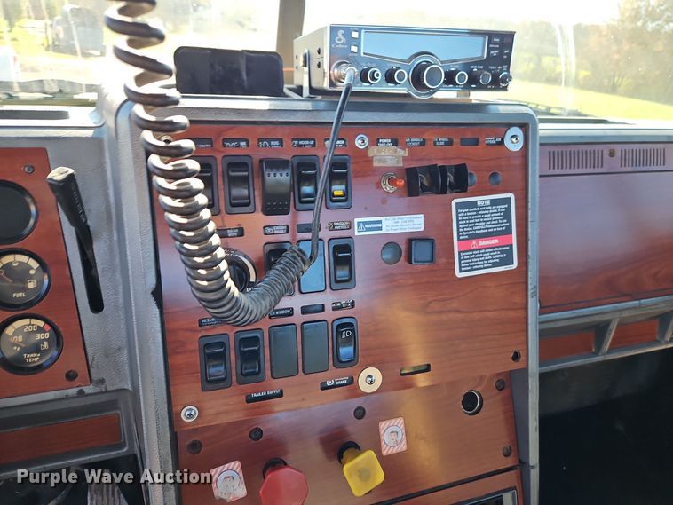 image for item EI8555 1998 Mack CH613 semi truck