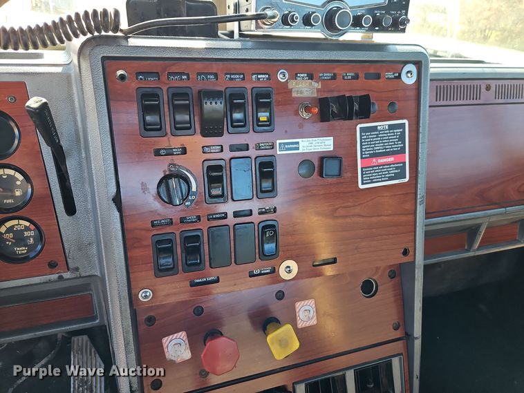 image for item EI8555 1998 Mack CH613 semi truck