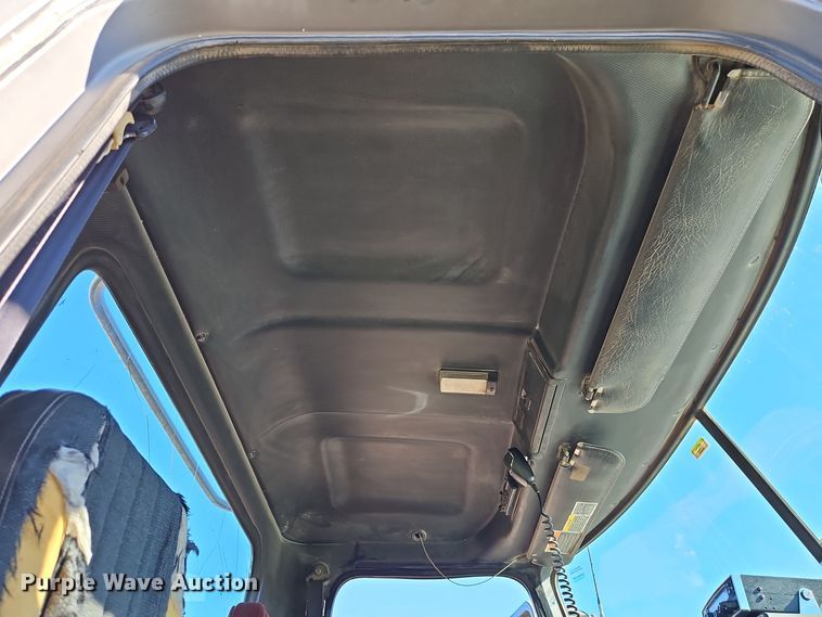 image for item EI8555 1998 Mack CH613 semi truck