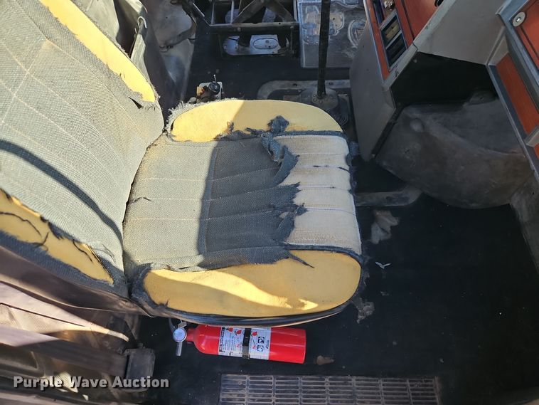 image for item EI8555 1998 Mack CH613 semi truck