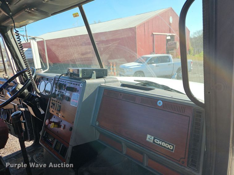 image for item EI8555 1998 Mack CH613 semi truck