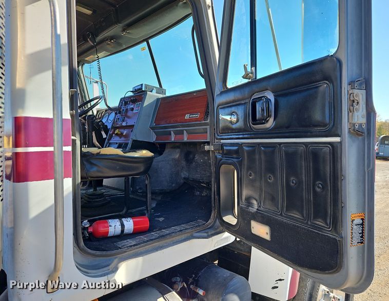 image for item EI8555 1998 Mack CH613 semi truck