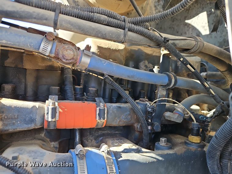 image for item EI8555 1998 Mack CH613 semi truck