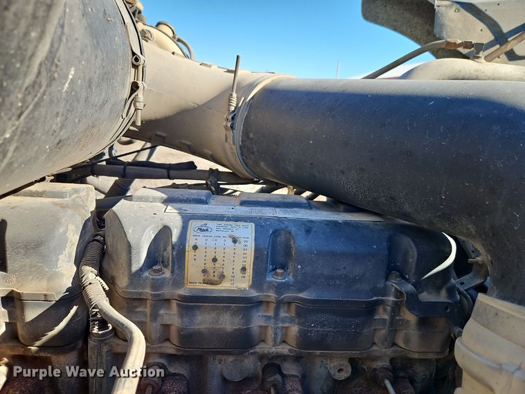 image for item EI8555 1998 Mack CH613 semi truck