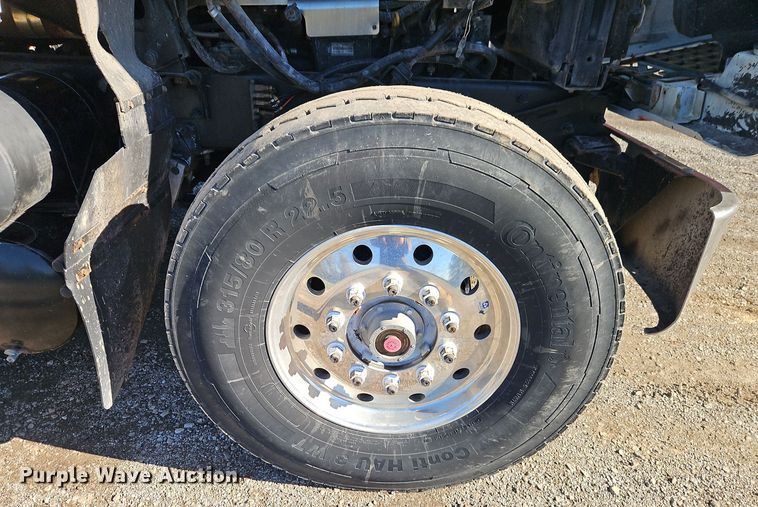 image for item EI8555 1998 Mack CH613 semi truck