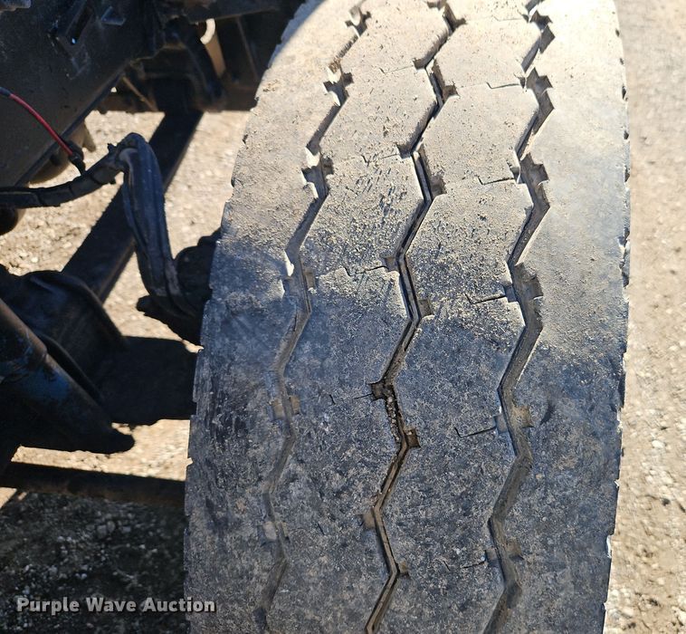 image for item EI8555 1998 Mack CH613 semi truck