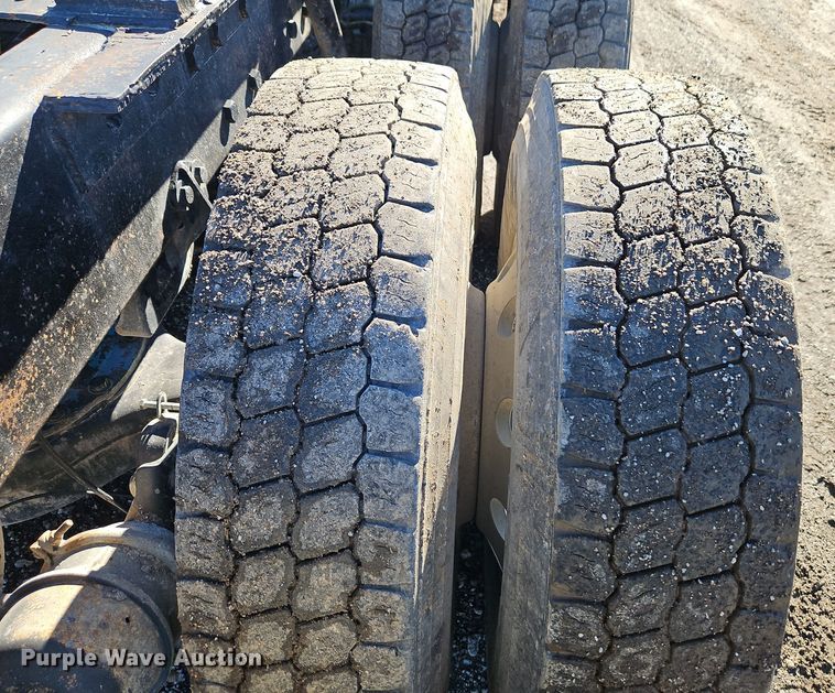 image for item EI8555 1998 Mack CH613 semi truck