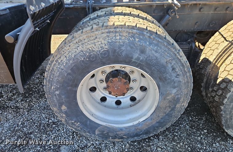 image for item EI8555 1998 Mack CH613 semi truck