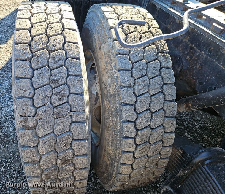 image for item EI8555 1998 Mack CH613 semi truck