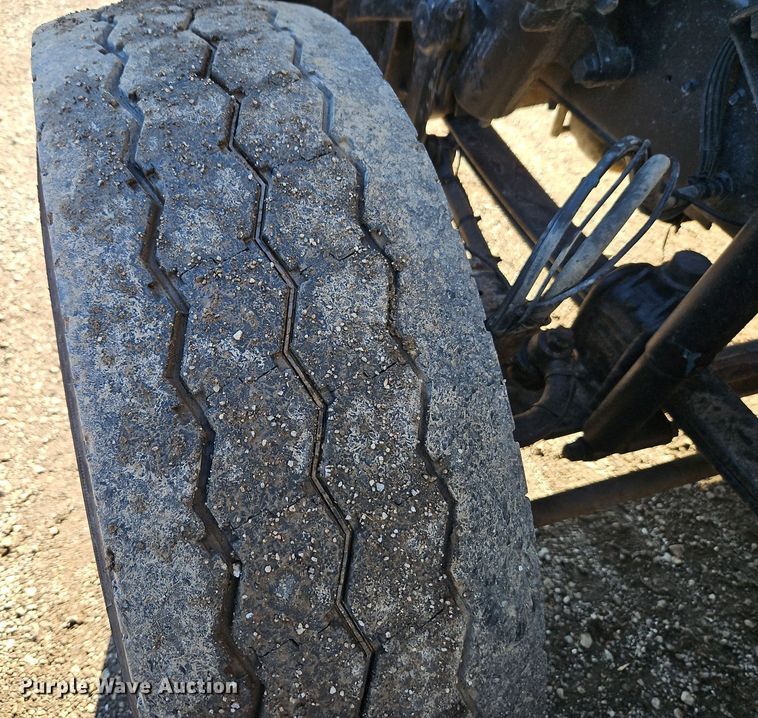 image for item EI8555 1998 Mack CH613 semi truck