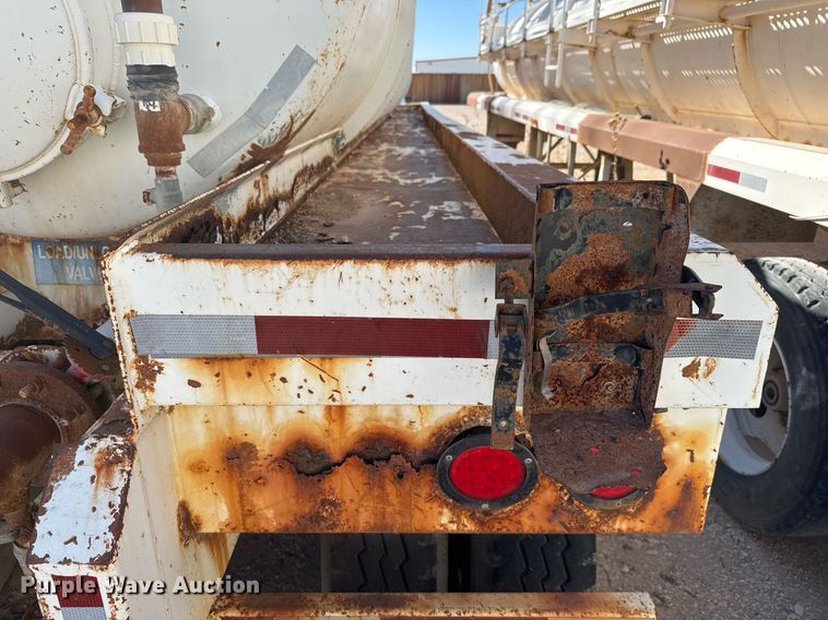 image for item EJ3198 2012 Tytal vacuum trailer