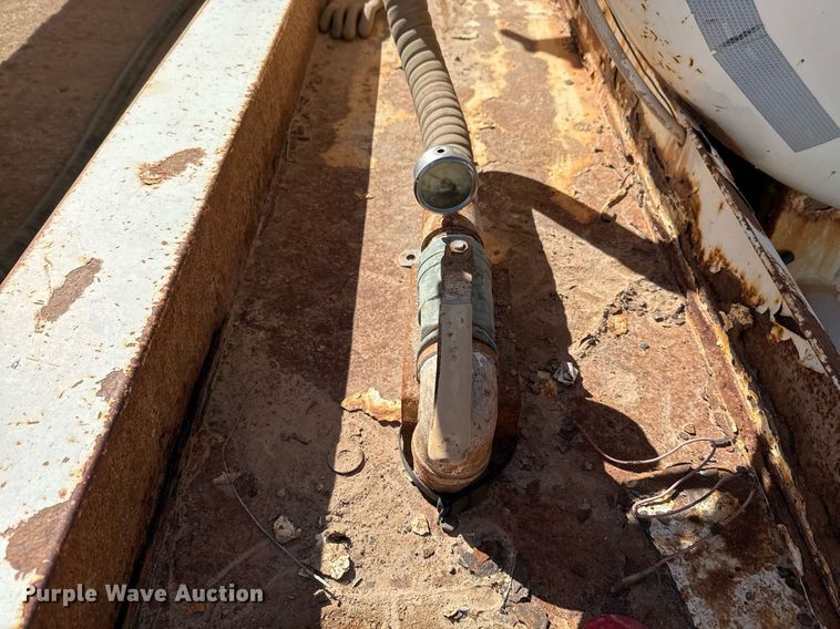 image for item EJ3198 2012 Tytal vacuum trailer