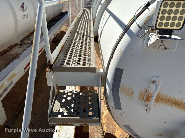 image for item EJ3198 2012 Tytal vacuum trailer