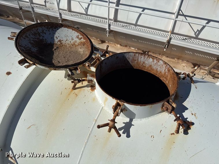 image for item EJ3198 2012 Tytal vacuum trailer