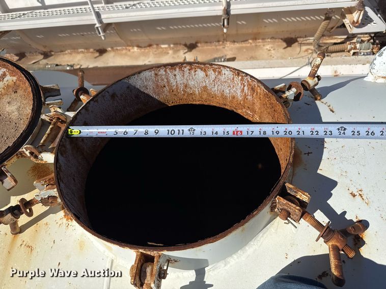 image for item EJ3198 2012 Tytal vacuum trailer