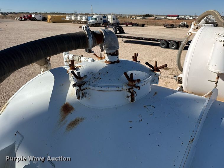 image for item EJ3198 2012 Tytal vacuum trailer