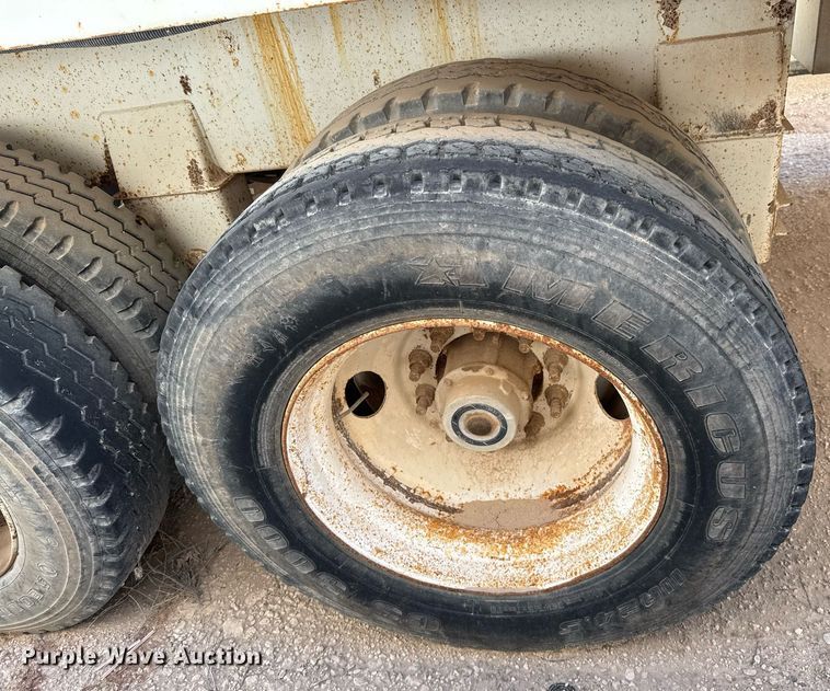 image for item EJ3198 2012 Tytal vacuum trailer