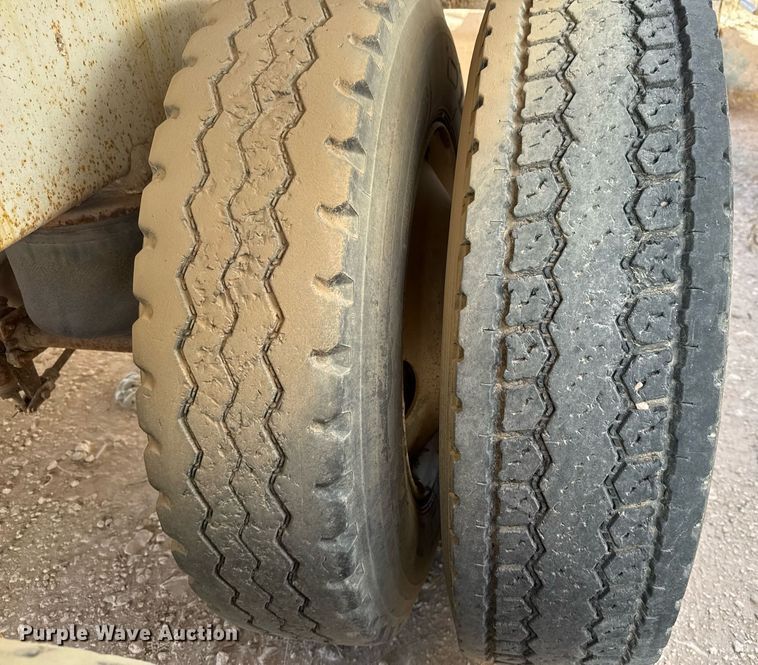 image for item EJ3198 2012 Tytal vacuum trailer