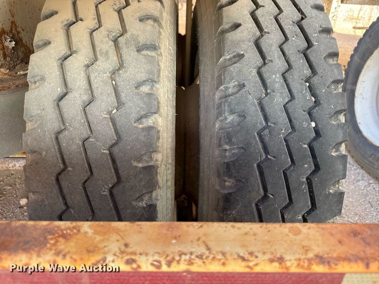 image for item EJ3198 2012 Tytal vacuum trailer