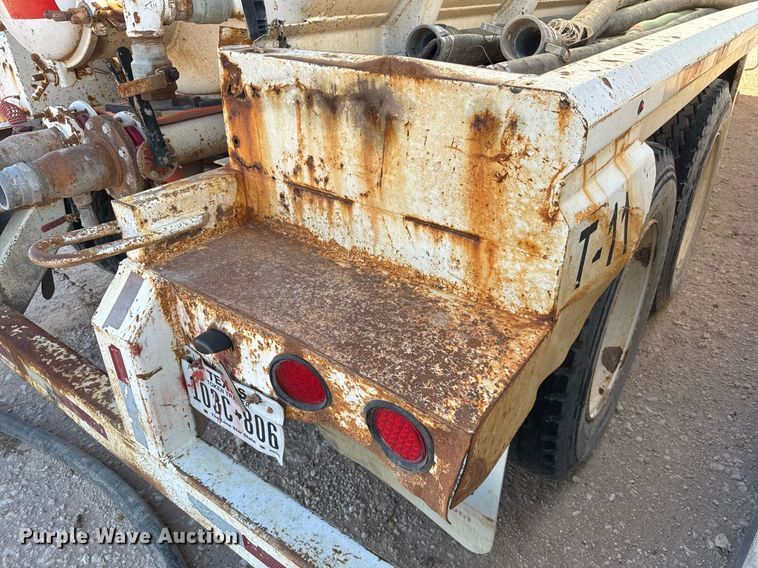 image for item EJ3199 2013 EXA vacuum trailer