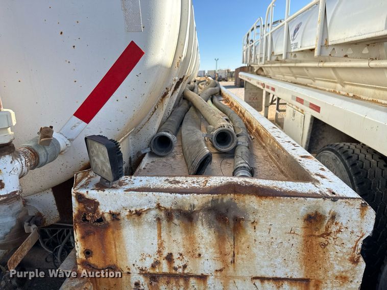 image for item EJ3199 2013 EXA vacuum trailer