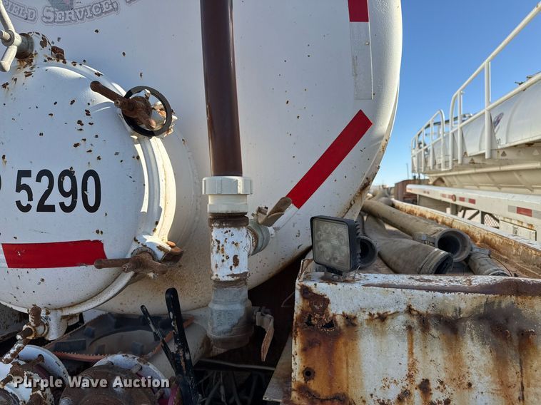 image for item EJ3199 2013 EXA vacuum trailer