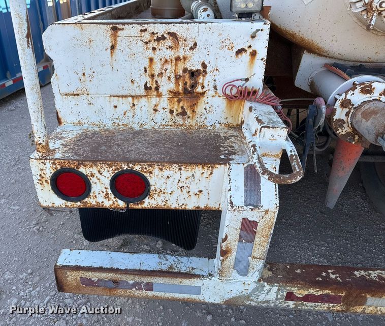 image for item EJ3199 2013 EXA vacuum trailer