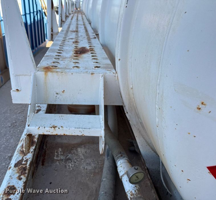 image for item EJ3199 2013 EXA vacuum trailer