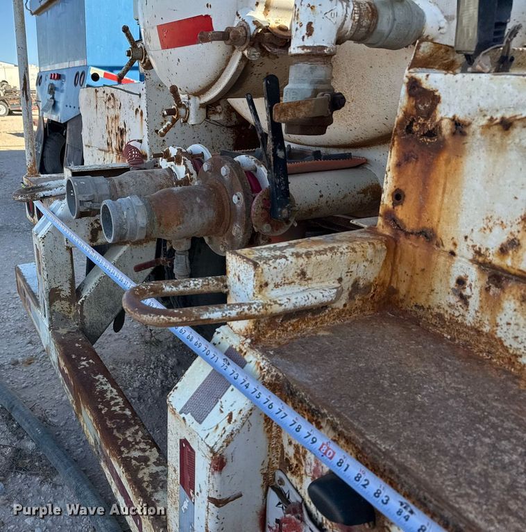 image for item EJ3199 2013 EXA vacuum trailer