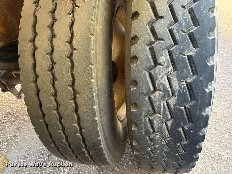 image for item EJ3199 2013 EXA vacuum trailer