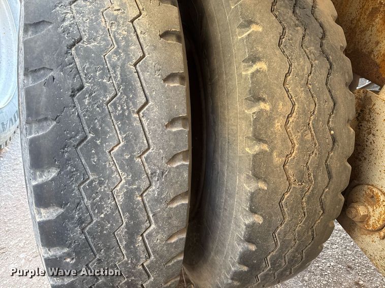 image for item EJ3199 2013 EXA vacuum trailer