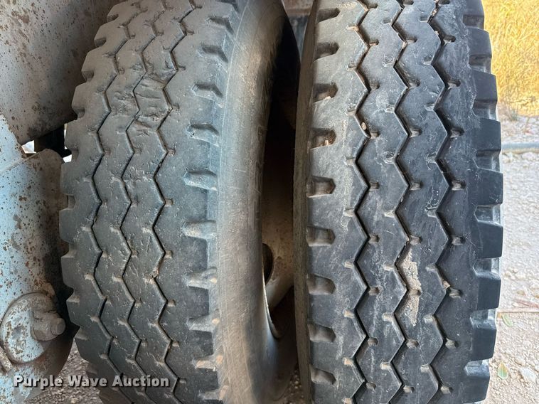 image for item EJ3199 2013 EXA vacuum trailer