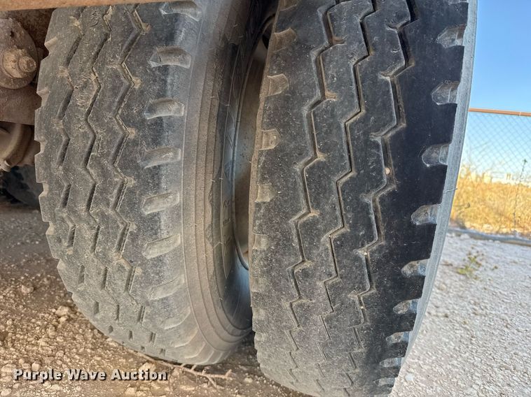 image for item EJ3199 2013 EXA vacuum trailer