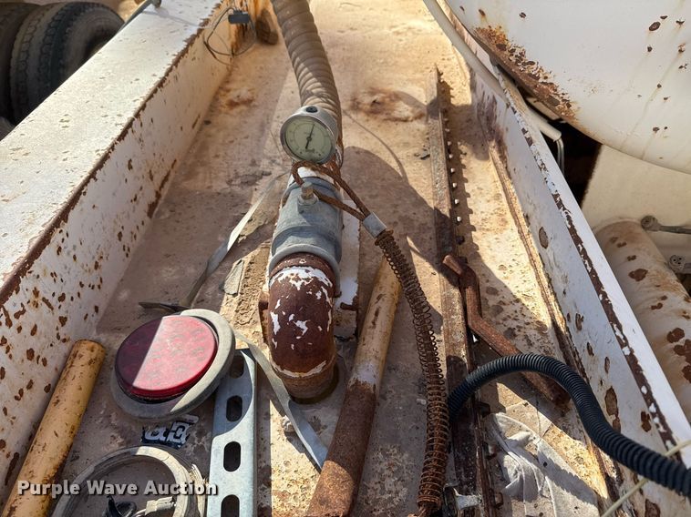 image for item EJ3200 2012 Tytal vacuum trailer