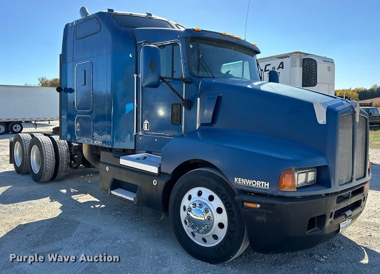 image for item EJ5023 2005 Kenworth  T600 semi truck