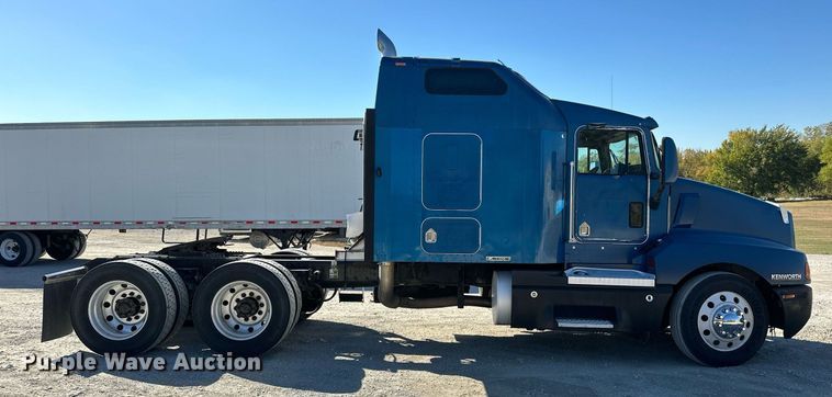image for item EJ5023 2005 Kenworth  T600 semi truck