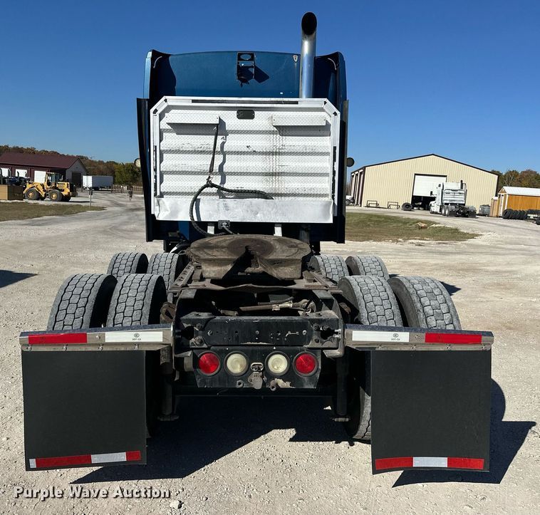 image for item EJ5023 2005 Kenworth  T600 semi truck