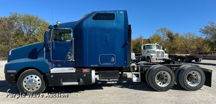 image for item EJ5023 2005 Kenworth  T600 semi truck
