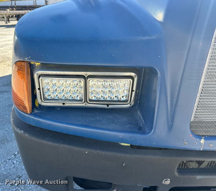 image for item EJ5023 2005 Kenworth  T600 semi truck