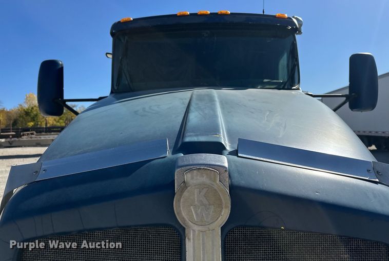 image for item EJ5023 2005 Kenworth  T600 semi truck