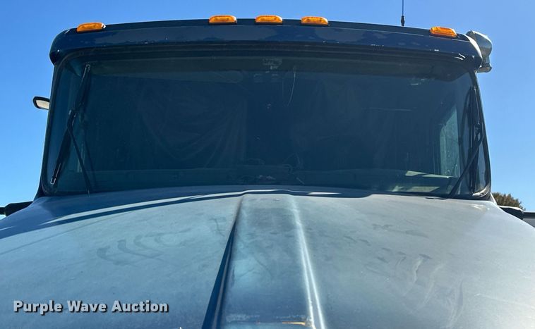 image for item EJ5023 2005 Kenworth  T600 semi truck