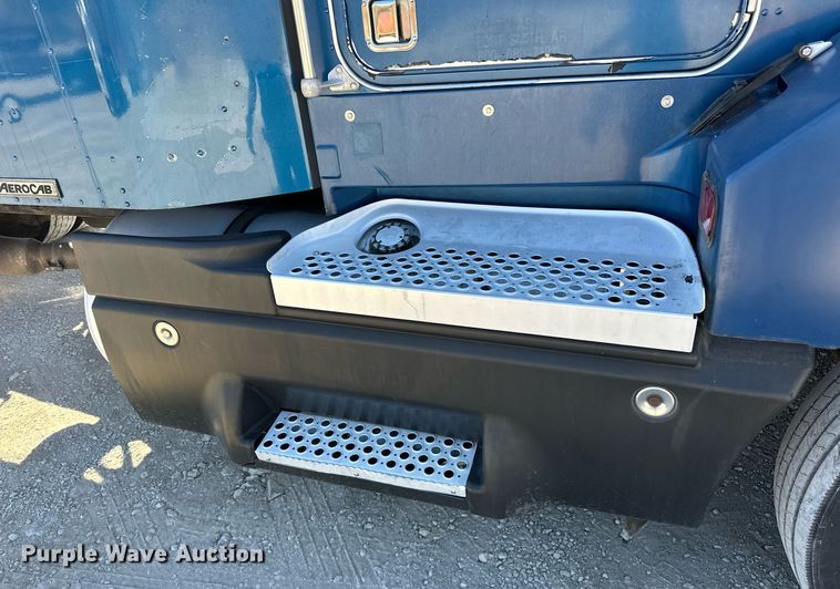 image for item EJ5023 2005 Kenworth  T600 semi truck