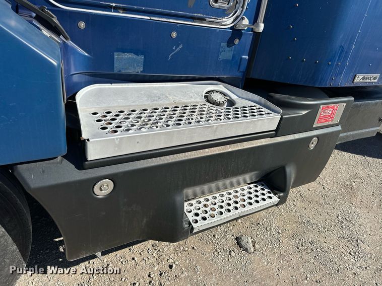 image for item EJ5023 2005 Kenworth  T600 semi truck