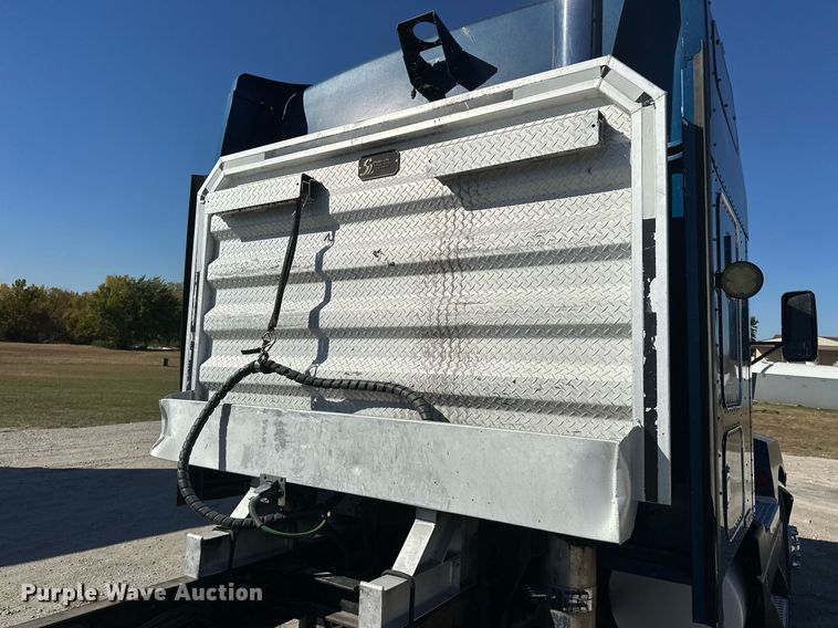 image for item EJ5023 2005 Kenworth  T600 semi truck