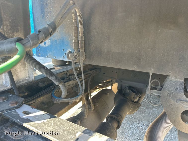 image for item EJ5023 2005 Kenworth  T600 semi truck