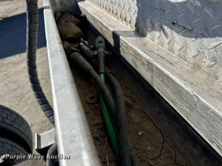 image for item EJ5023 2005 Kenworth  T600 semi truck