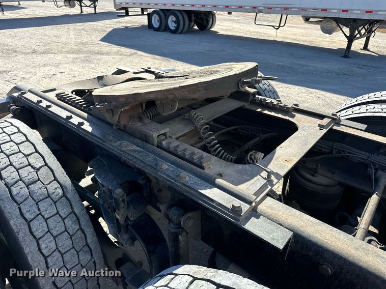 image for item EJ5023 2005 Kenworth  T600 semi truck